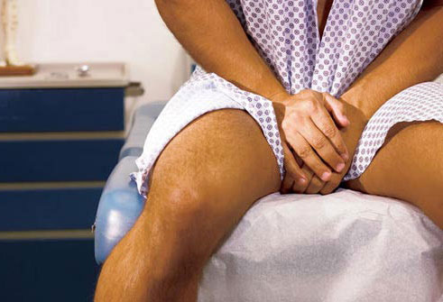 đau tinh hoàn bên trái là bệnh gì